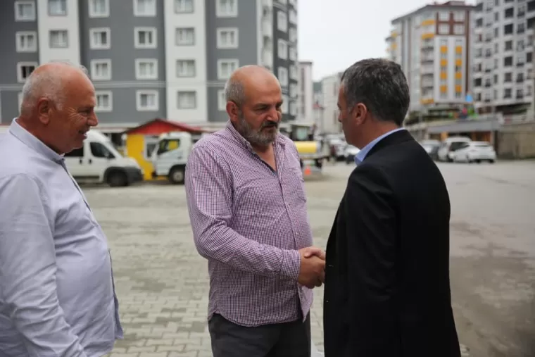 BAŞKAN BIYIK VATANDAŞLA BAYRAMLAŞTI