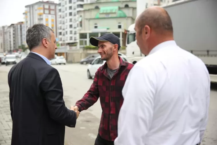 BAŞKAN BIYIK VATANDAŞLA BAYRAMLAŞTI