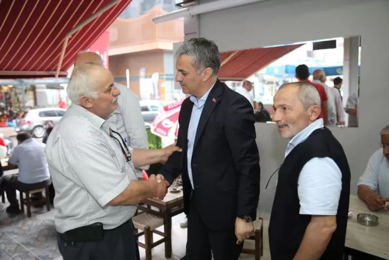 BAŞKAN BIYIK VATANDAŞLA BAYRAMLAŞTI