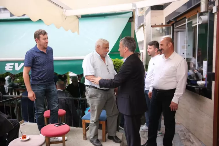 BAŞKAN BIYIK VATANDAŞLA BAYRAMLAŞTI