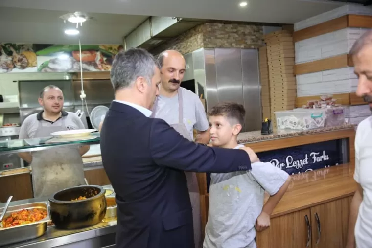 BAŞKAN BIYIK VATANDAŞLA BAYRAMLAŞTI