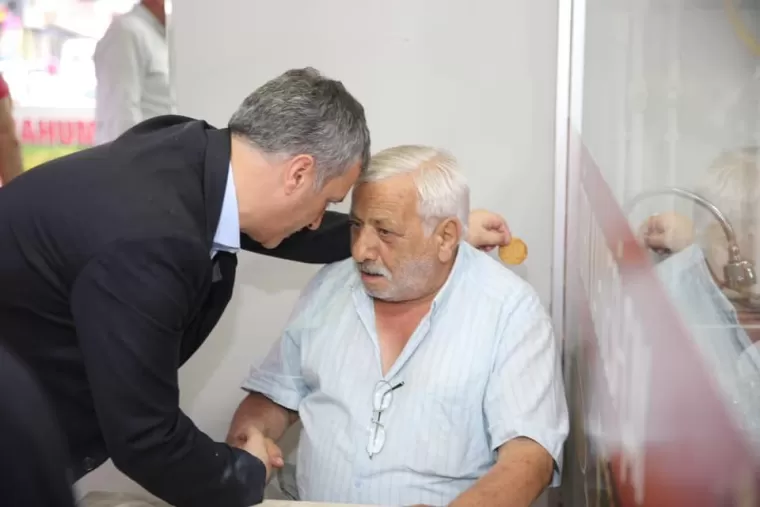 BAŞKAN BIYIK VATANDAŞLA BAYRAMLAŞTI