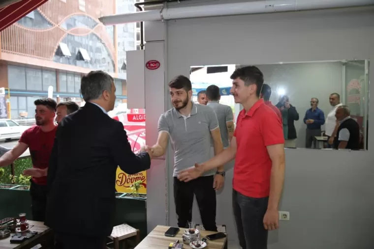BAŞKAN BIYIK VATANDAŞLA BAYRAMLAŞTI