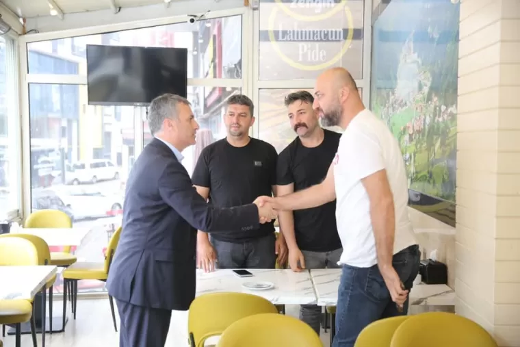 BAŞKAN BIYIK VATANDAŞLA BAYRAMLAŞTI