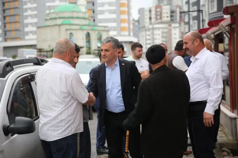 BAŞKAN BIYIK VATANDAŞLA BAYRAMLAŞTI