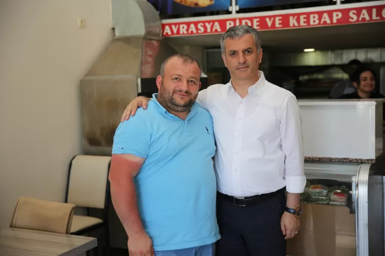 BAŞKAN BIYIK VATANDAŞLA BAYRAMLAŞTI