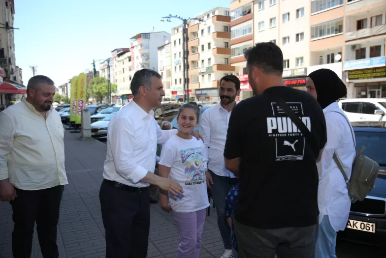 BAŞKAN BIYIK VATANDAŞLA BAYRAMLAŞTI