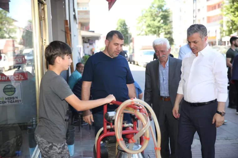 BAŞKAN BIYIK VATANDAŞLA BAYRAMLAŞTI