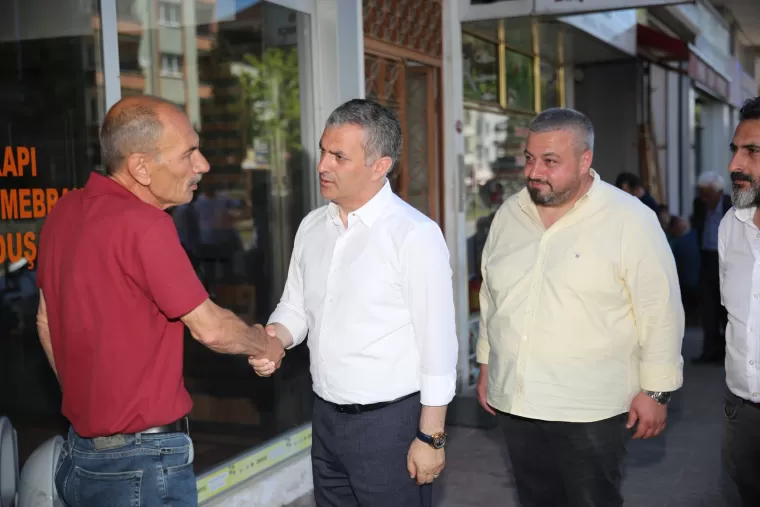 BAŞKAN BIYIK VATANDAŞLA BAYRAMLAŞTI