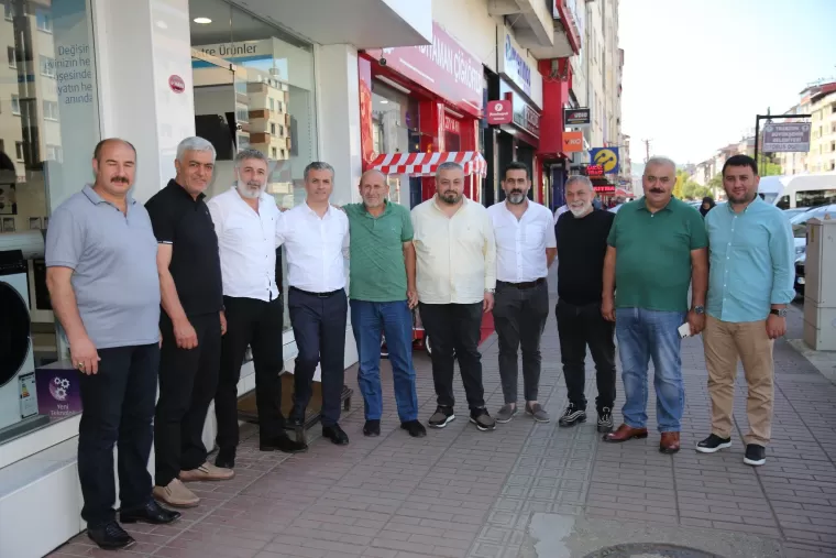 BAŞKAN BIYIK VATANDAŞLA BAYRAMLAŞTI