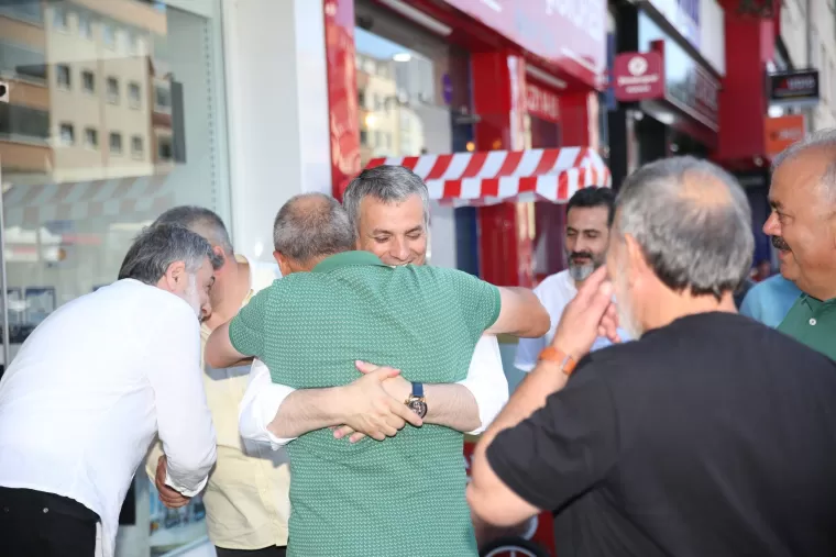 BAŞKAN BIYIK VATANDAŞLA BAYRAMLAŞTI