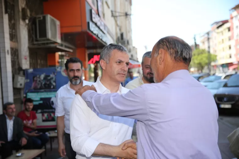 BAŞKAN BIYIK VATANDAŞLA BAYRAMLAŞTI