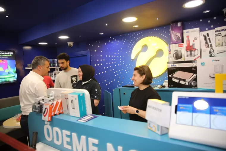 BAŞKAN BIYIK VATANDAŞLA BAYRAMLAŞTI