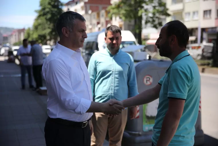 BAŞKAN BIYIK VATANDAŞLA BAYRAMLAŞTI