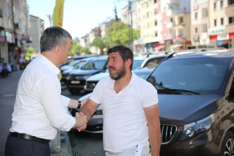 BAŞKAN BIYIK VATANDAŞLA BAYRAMLAŞTI