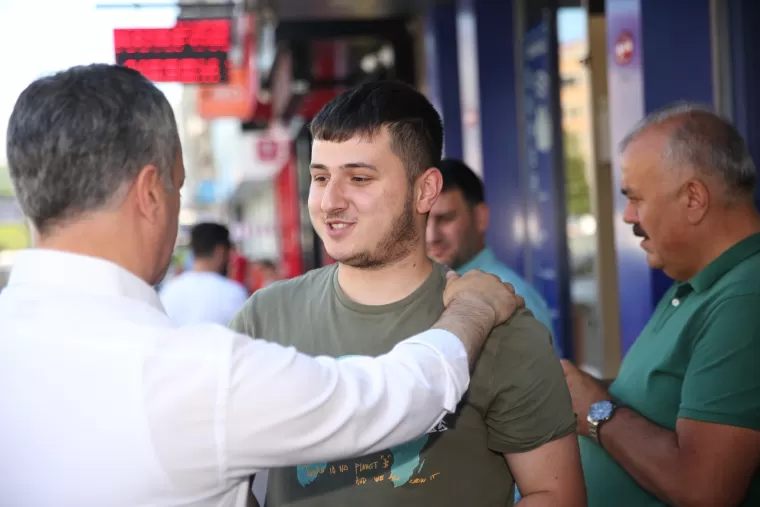 BAŞKAN BIYIK VATANDAŞLA BAYRAMLAŞTI