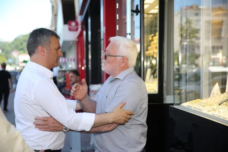 BAŞKAN BIYIK VATANDAŞLA BAYRAMLAŞTI
