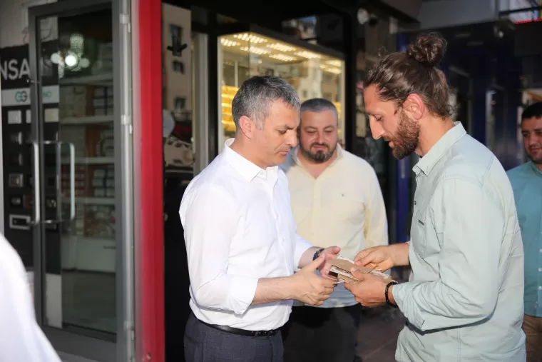 BAŞKAN BIYIK VATANDAŞLA BAYRAMLAŞTI