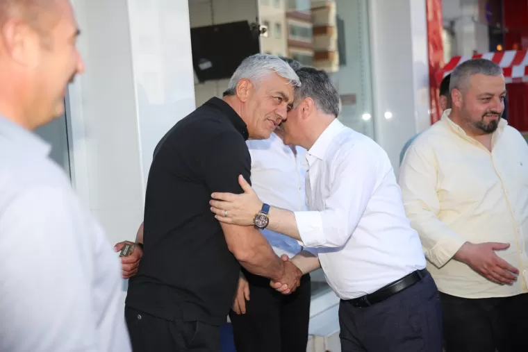 BAŞKAN BIYIK VATANDAŞLA BAYRAMLAŞTI