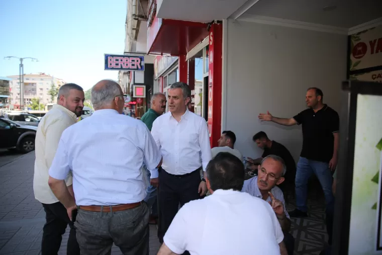 BAŞKAN BIYIK VATANDAŞLA BAYRAMLAŞTI