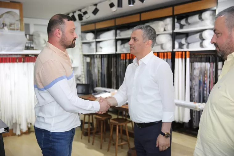 BAŞKAN BIYIK VATANDAŞLA BAYRAMLAŞTI