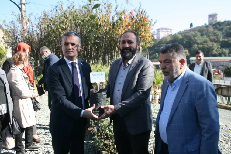 Yomra Elması Fidanı Dağıtıldı