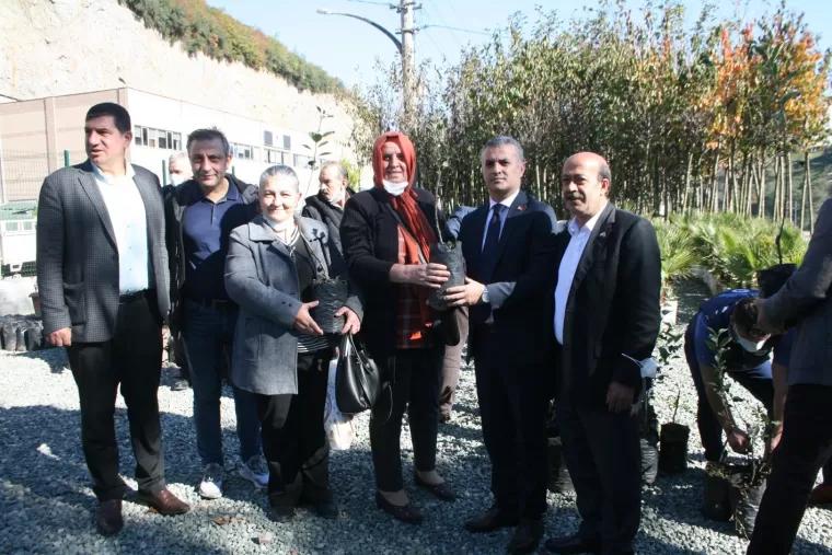 Yomra Elması Fidanı Dağıtıldı