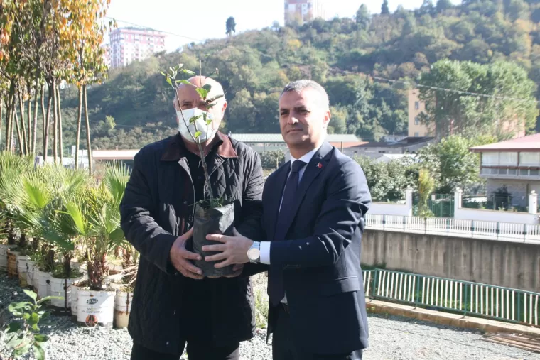 Yomra Elması Fidanı Dağıtıldı