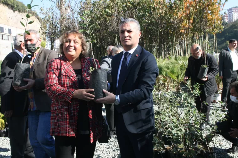 Yomra Elması Fidanı Dağıtıldı