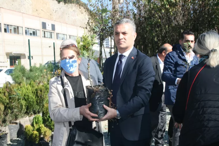 Yomra Elması Fidanı Dağıtıldı