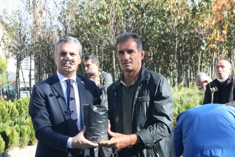 Yomra Elması Fidanı Dağıtıldı