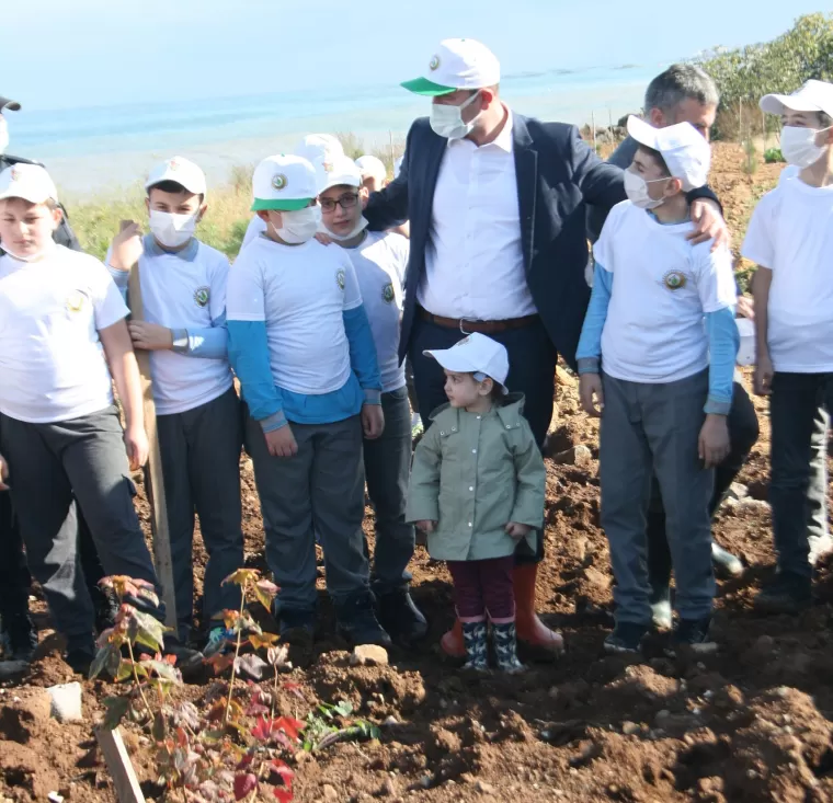 Yomra'da Fidanlar Toprakla Buluştu