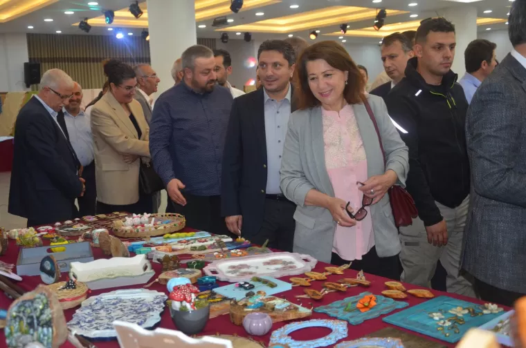 Yomra Halk Eğitim Merkezi’den Yıl Sonu Sergisi