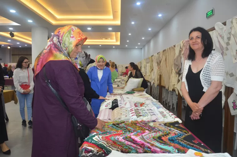 Yomra Halk Eğitim Merkezi’den Yıl Sonu Sergisi