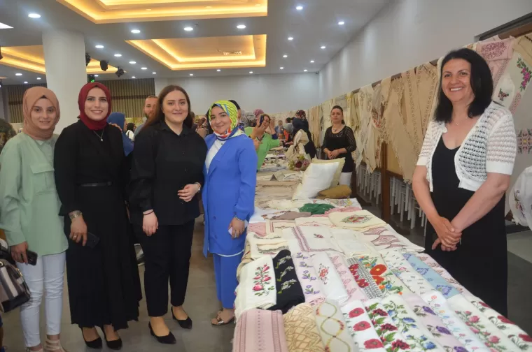 Yomra Halk Eğitim Merkezi’den Yıl Sonu Sergisi
