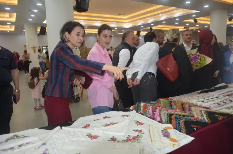 Yomra Halk Eğitim Merkezi’den Yıl Sonu Sergisi