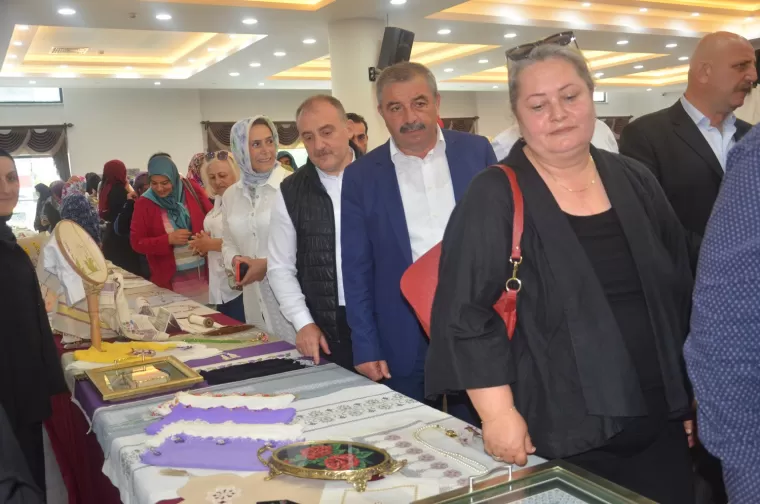 Yomra Halk Eğitim Merkezi’den Yıl Sonu Sergisi