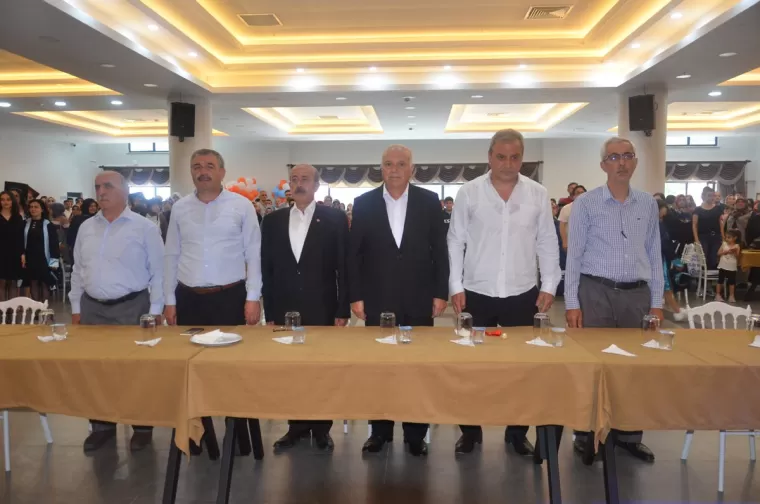 Yomra Anadolu Lisesi’nden Muhteşem mezuniyet