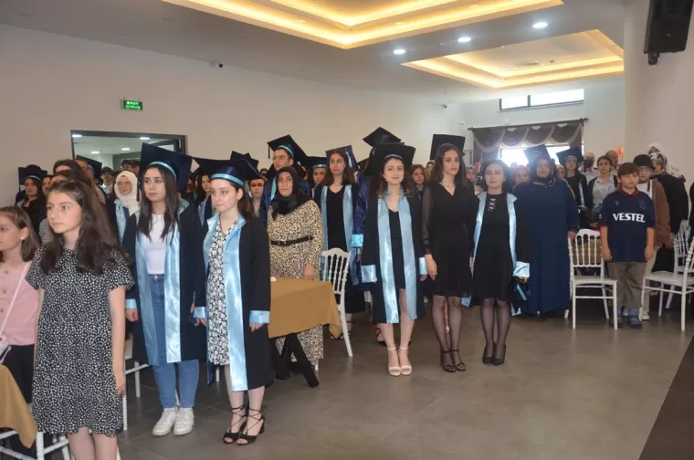 Yomra Anadolu Lisesi’nden Muhteşem mezuniyet