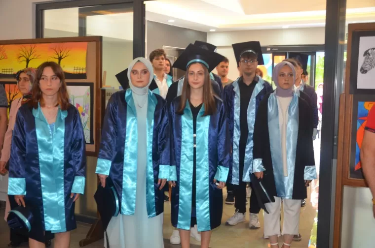 Yomra Anadolu Lisesi’nden Muhteşem mezuniyet