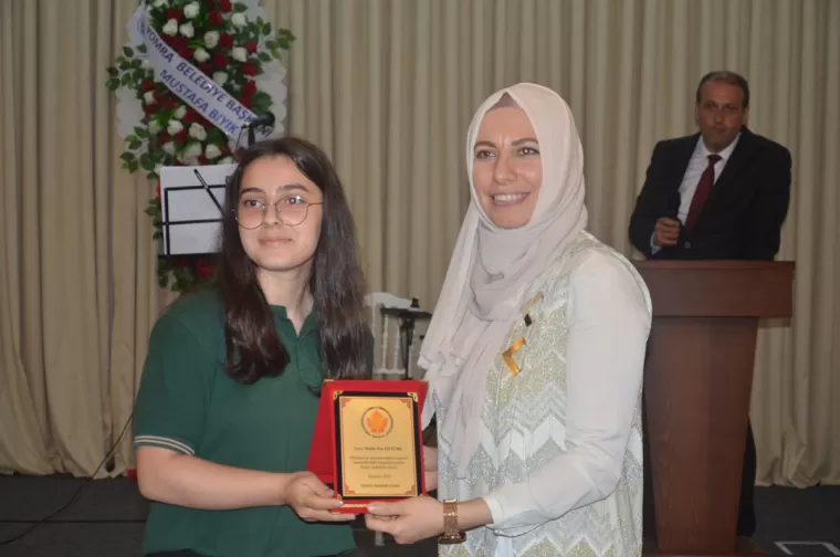 Yomra Anadolu Lisesi’nden Muhteşem mezuniyet