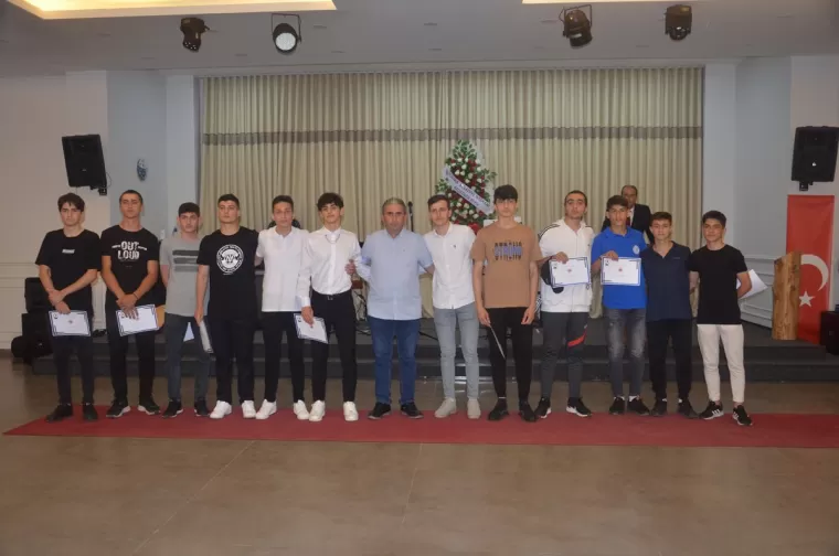 Yomra Anadolu Lisesi’nden Muhteşem mezuniyet