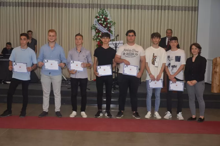 Yomra Anadolu Lisesi’nden Muhteşem mezuniyet