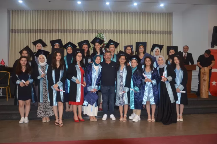 Yomra Anadolu Lisesi’nden Muhteşem mezuniyet