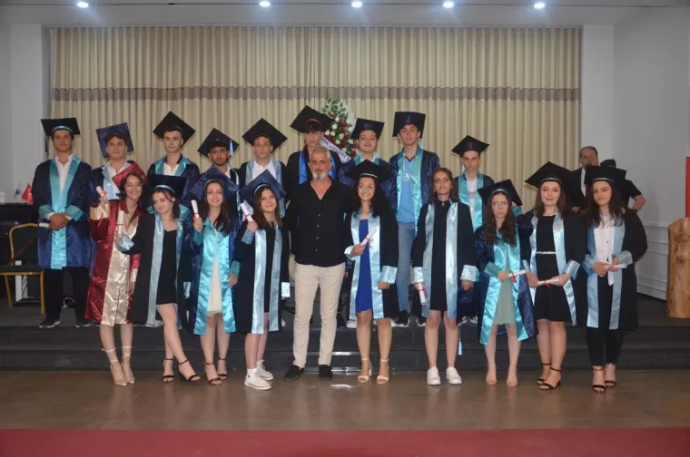 Yomra Anadolu Lisesi’nden Muhteşem mezuniyet