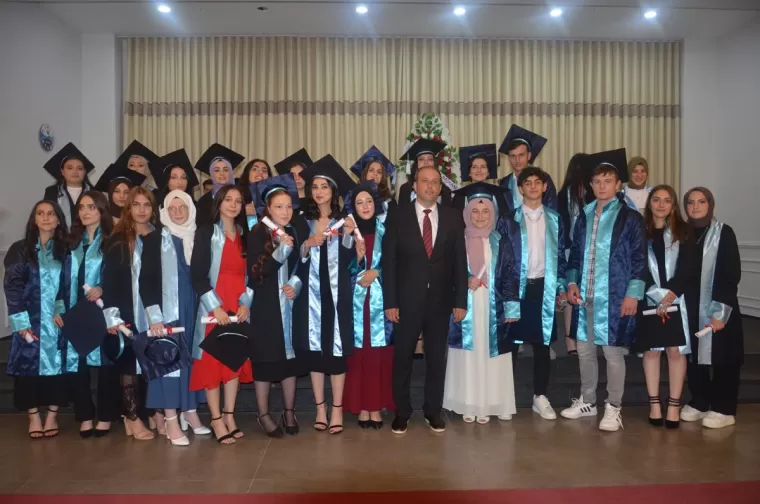 Yomra Anadolu Lisesi’nden Muhteşem mezuniyet