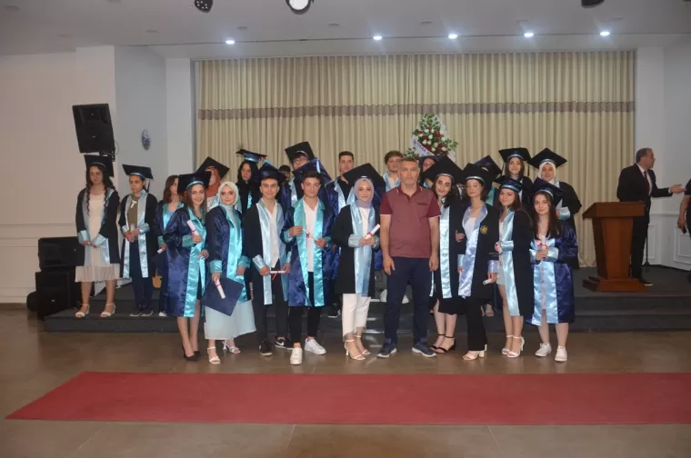 Yomra Anadolu Lisesi’nden Muhteşem mezuniyet