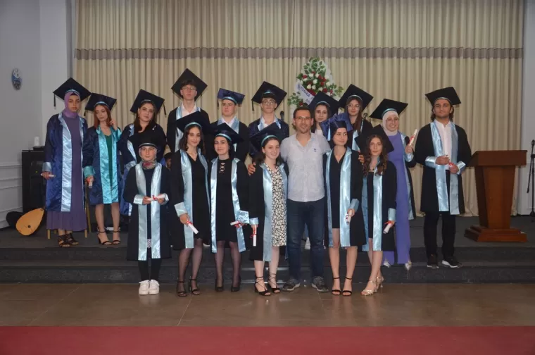 Yomra Anadolu Lisesi’nden Muhteşem mezuniyet