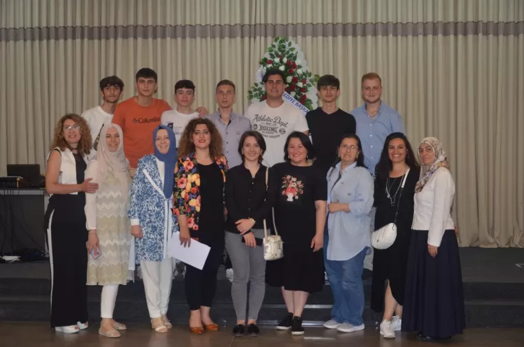 Yomra Anadolu Lisesi’nden Muhteşem mezuniyet