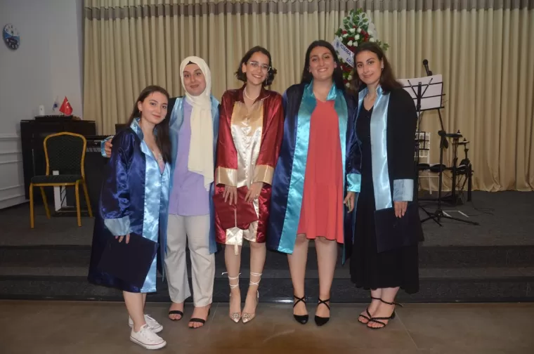 Yomra Anadolu Lisesi’nden Muhteşem mezuniyet